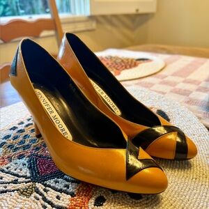 Jennifer Moore Yellow and Black Heels size 5.5